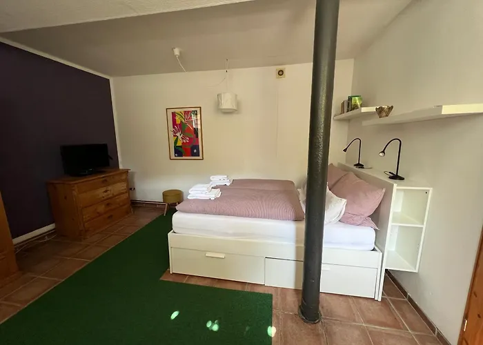 Kleine Auf Dem Land Neu-Eichenberg