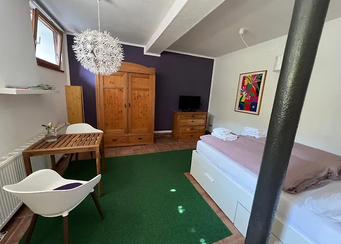 Kleine Auf Dem Land * Neu-Eichenberg